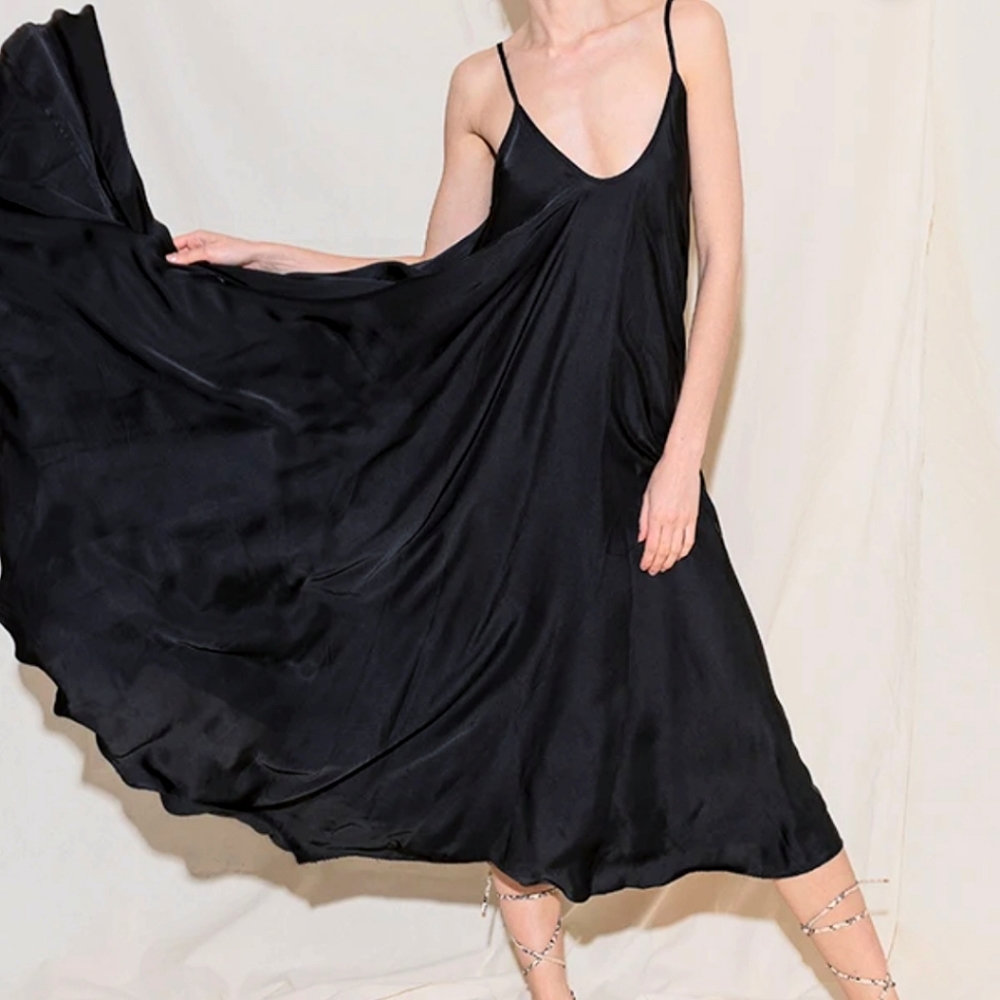 Silk Midi Dress (NWT) 🖤